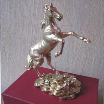 Ngựa đồng – Tài lộc, may mắn: mã đáo thành công